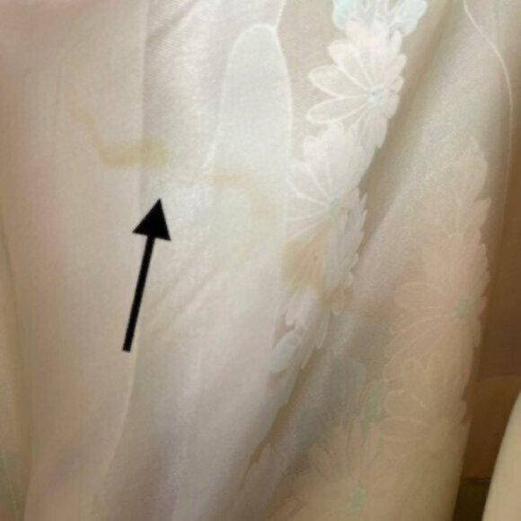 Vintage Silk Red & Black Floral Pattern Short Kimono - Picture 8 of 9